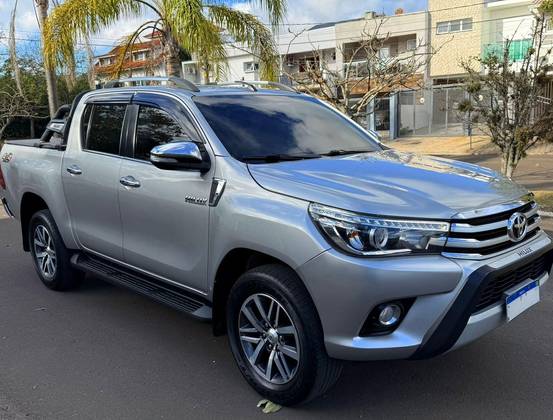 TOYOTA HILUX 2.8 SRX 4X4 CD 16V DIESEL 4P AUTOMÁTICO TOYOTA HILUX 2.8 SRX 4X4 CD 16V DIESEL 4P AUTOMÁTICO